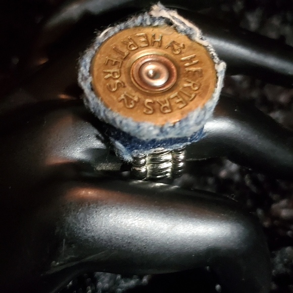 Stretchy shotgun shell ring - Picture 2 of 3